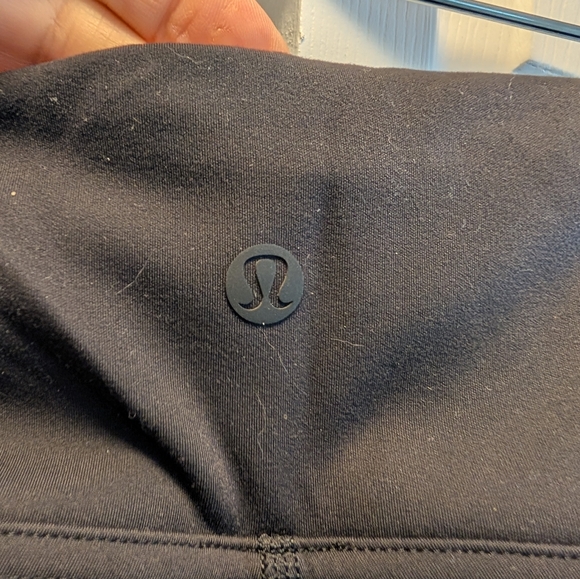Lululemon Women's Black Cropped Leggings. Ankle Length. - Picture 3 of 4